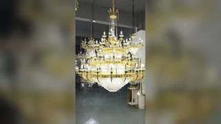 Bekijk hoogwaardige messing commerciële kroonluchterverlichting E14 lichtbrondemo