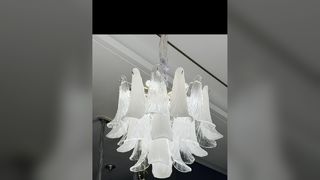 Bekijk aangepaste piramide kristallen kroonluchter gouden afwerking Hotel Club Villa luxe geometrische moderne hanger