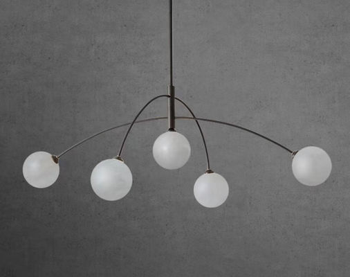 Postmoderne creatieve mode Messing woonkamer kandelaar eenvoud licht luxe hotel slaapkamer alabaster hanger licht