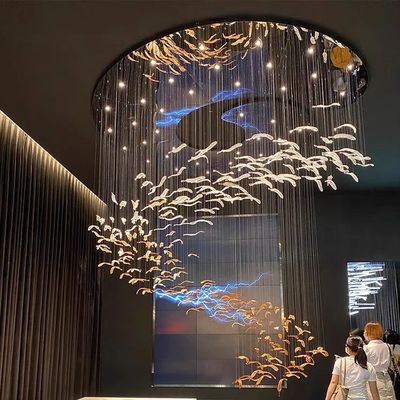 Op maat gemaakte ontwerper kandelaars Grote trap Decoratie Hotelverlichting Artistiek Murano Glas Veer LED Hangende kandelaar