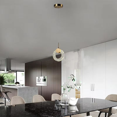 Minimalistisch licht luxe master slaapkamer Landelier Naast het bed Net Rood Achtergrond Muur Kristallenlamp Langlijn Bar Klein Landelier Moderne Eenvoudige