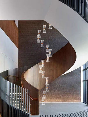 Moderne duplex trappenkroonluchter voor op maat gemaakte verlichting van appartementen en hotels