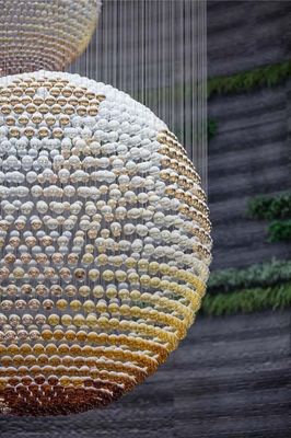 Custom Hotel Lobby Winkelcentrum Galerie Creatieve Kunst Globe Design Bronzen Luxe Moderne Glas Globe Kandelaar