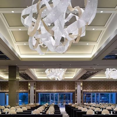 Op maat gemaakt project plafond kandelaar roestvrij staal lint grote clubzaal centrum decoratie kandelaar engineering lamp