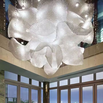 Hotel villa winkelcentrum duplex gebouw woonkamer lamp schakelaar controle zand tafel kristallen kralen stof zaal kandelaar