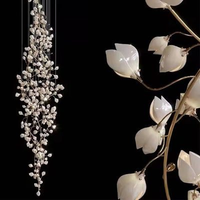 Moderne witte magnoliablaadjes Keramische takboom LED hanger licht project hanger lamp voor woonkamer hotel lobby trap