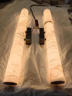 Moderne slaapkamer Naast het bed Goud en zwart Led Muurlicht Spaans natuurlijk alabaster