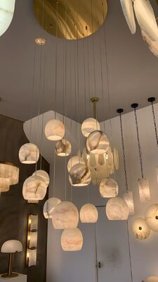 Bal Horizontale ovaal steen alabaster restaurant hanger licht trap creatieve kunst lineaire led marmeren bol cluster kroonluchter